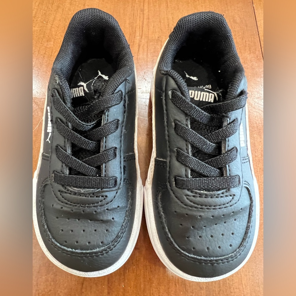 Toddler Boys/ Girls Black and White Suede Puma Sneakers Size 7. EUC